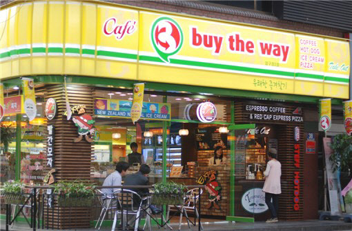 세븐일레븐으로 바뀌기 전 바이더웨이 매장  바이더웨이 제공